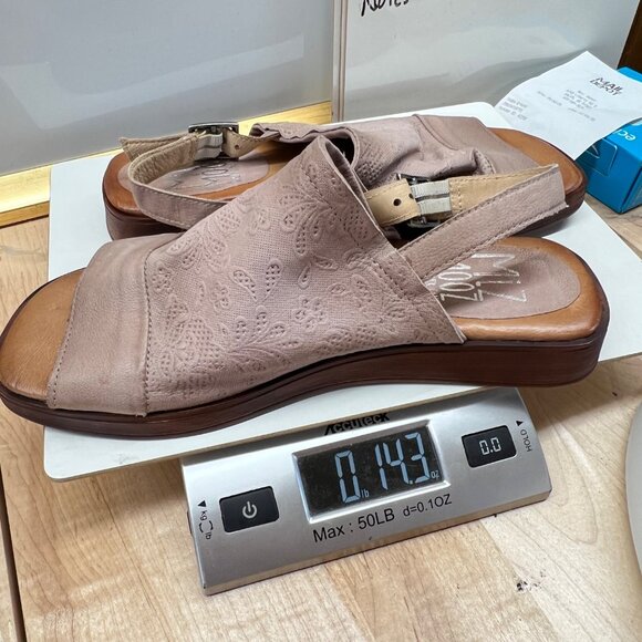 Miz Mooz Guava Lace-Embossed Leather Slingback Sandals Size 39 EU 9 US - Picture 14 of 14